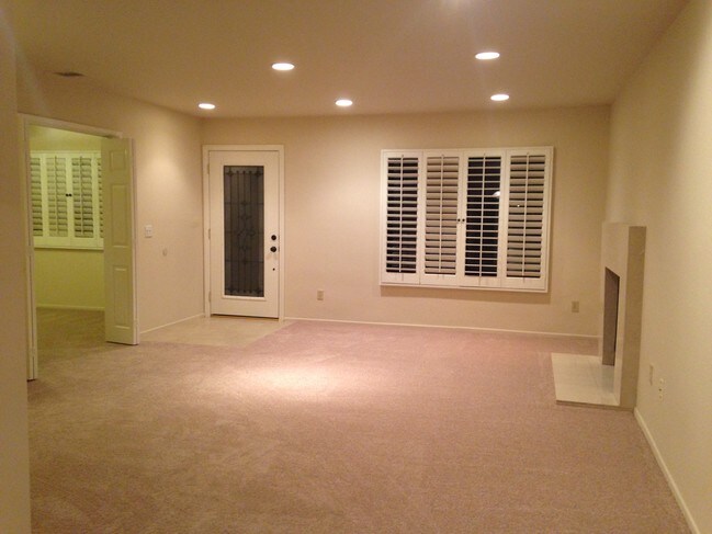 Living room - 41785 Largo