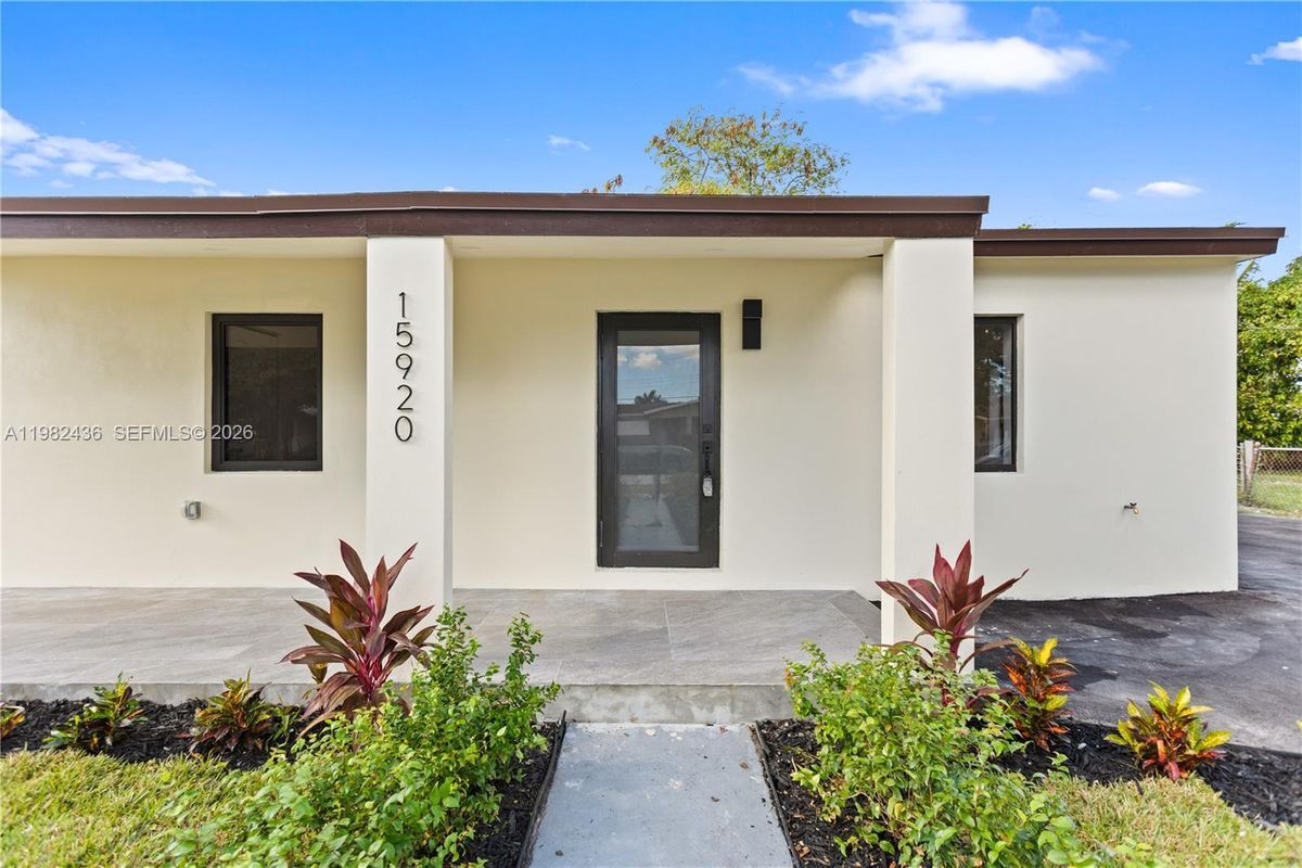 Foto del edificio - 15920 NW 17th Ct