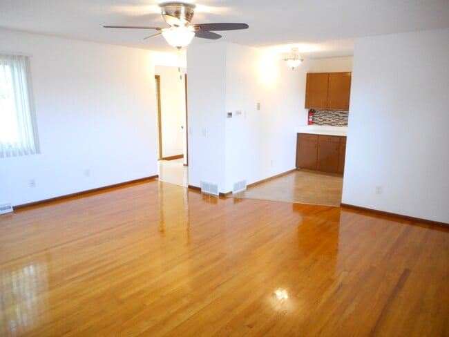 Building Photo - 1615 Reetz Rd