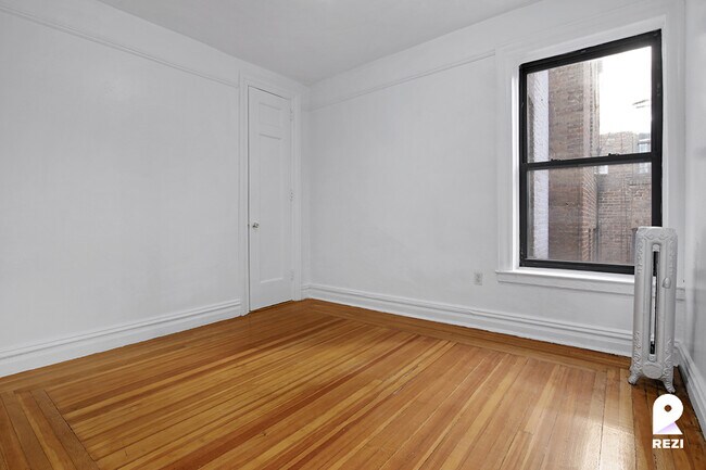 Building Photo - 603 Academy St