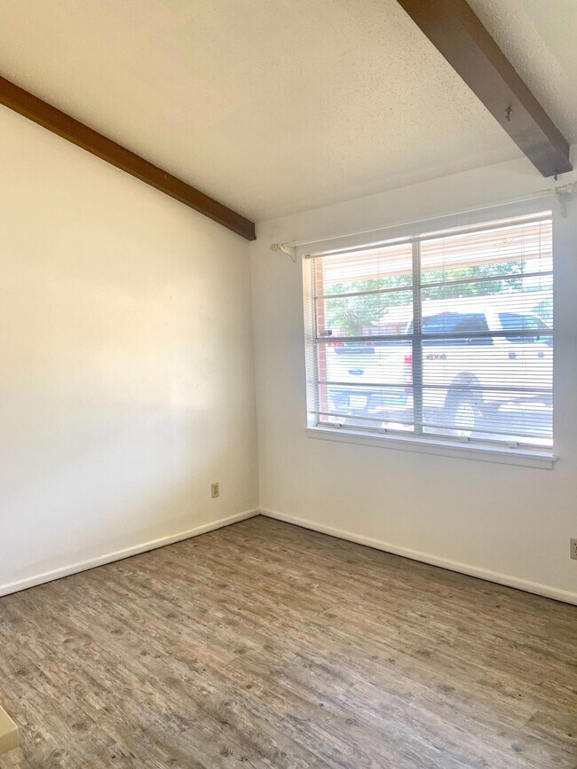 Building Photo - 5423 45th St