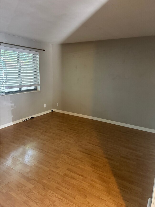 Foto del edificio - 837 E Stratford Ave