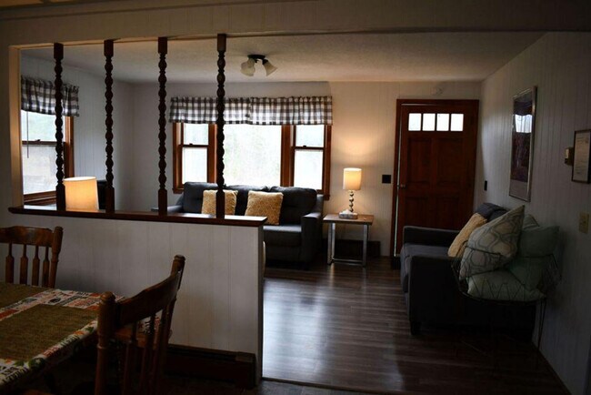 Foto del edificio - 1061 Brook Rd