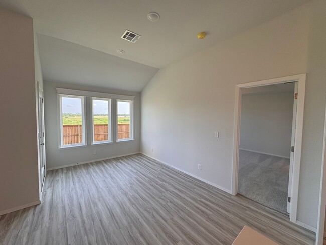Foto del edificio - 3401 E 153rd St S