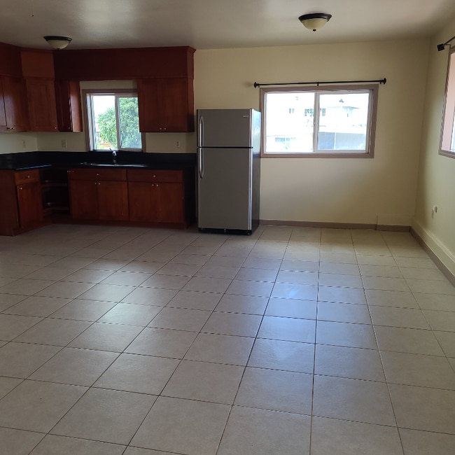 Building Photo - 547 Kaao Cir