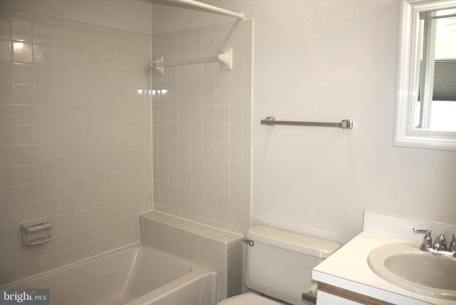 Building Photo - 10204 Faire Commons Ct