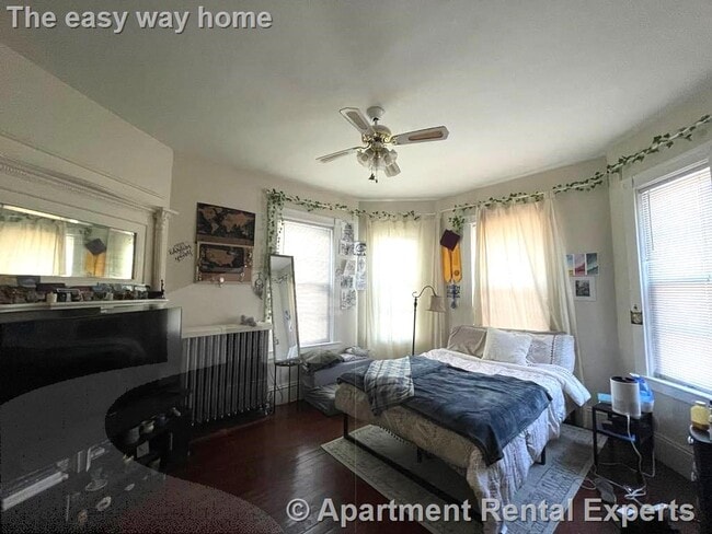 Photo - 158 River St Apartment