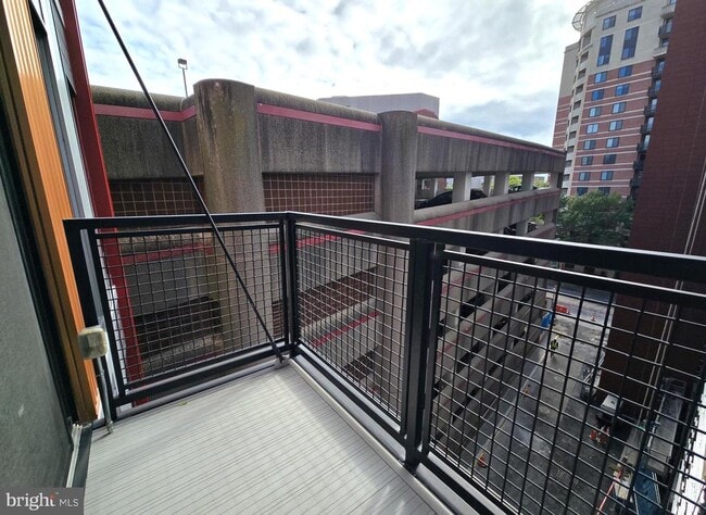 Foto del edificio - 1320 Fenwick Ln
