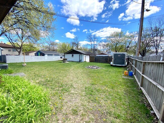 Foto del edificio - 4 Bed, 2 Bath Single Family Home!