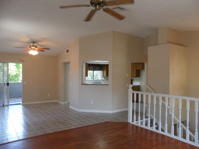 Foto del edificio - Beautiful And Spacious 4 Bed/2.5 Bath Home...