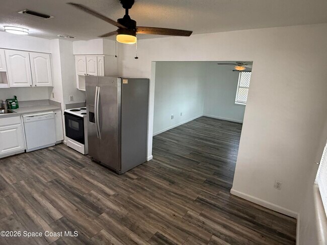 Foto del edificio - 805 Camellia Dr