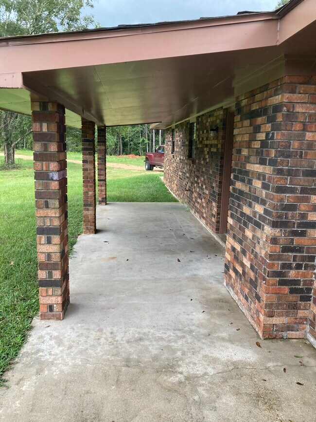 Foto del edificio - 1213 Jim Walls Ln