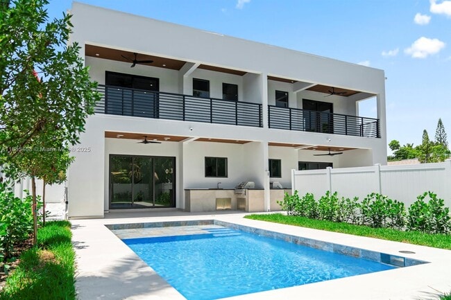 Building Photo - 1320 NE 16th Ave