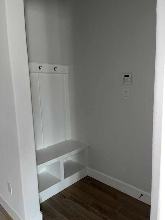 Foto del edificio - Like New Spacious Open Floorplan!!!