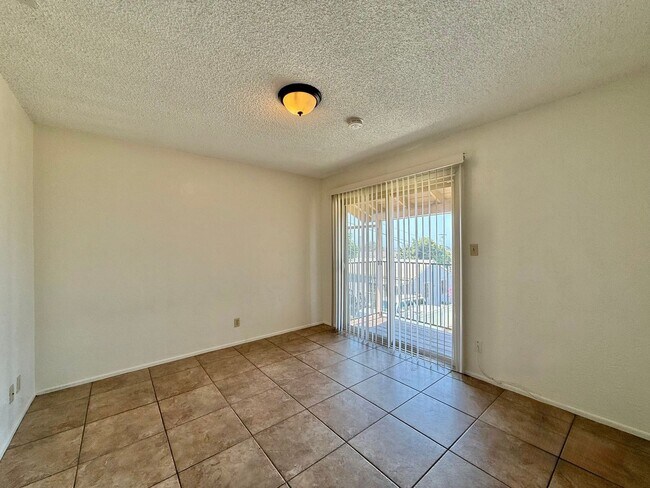 Foto del edificio - 2206-2206 Granger Ave