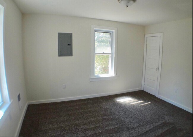 Living room - 802 Bridge St