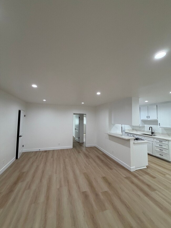 Building Photo - 10909 Morrison St