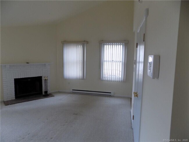 Building Photo - 55 Valley Dr