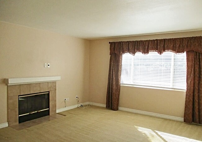 Building Photo - 6023 Vista San Isidro