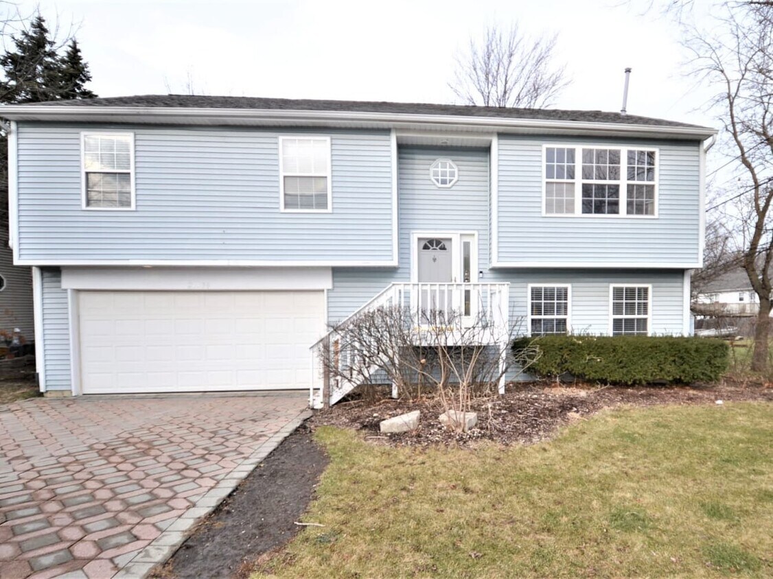 21536 W Highland Dr House Rental in Lake Zurich, IL