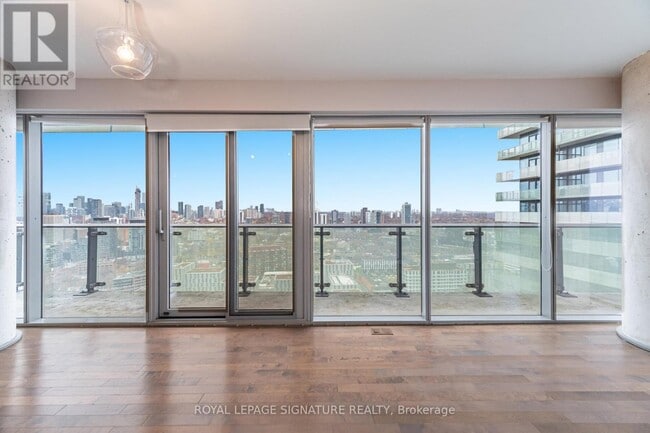 Photo du bâtiment - 70 Distillery Lane