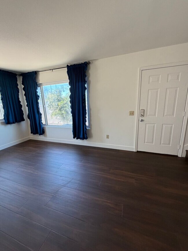 Foto del edificio - 4077 Lake Blvd