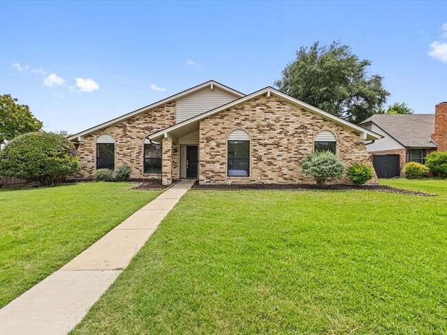 Building Photo - 3404 Newkirk Dr