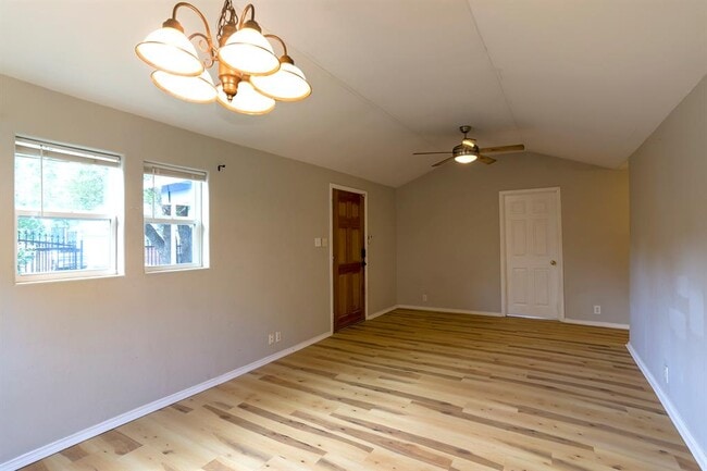 Building Photo - 1116 Ebert Ave