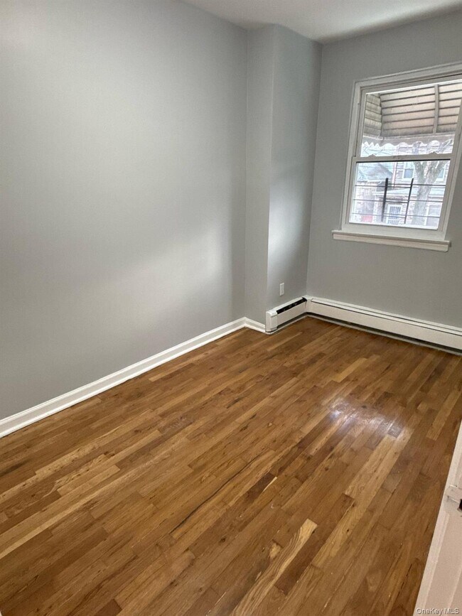 Foto del edificio - 841 E 216th St