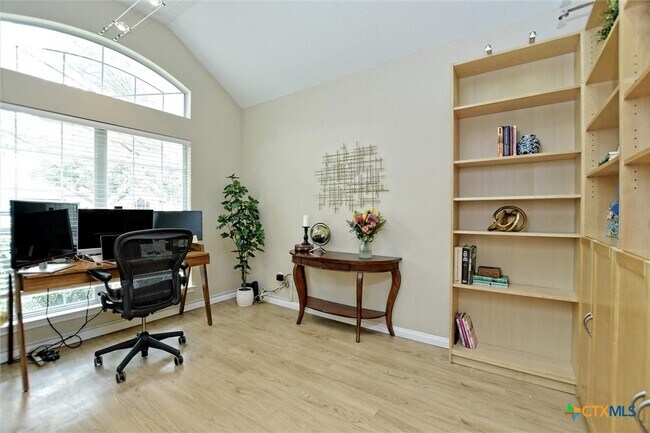 Building Photo - 2012 Wood Glen Dr