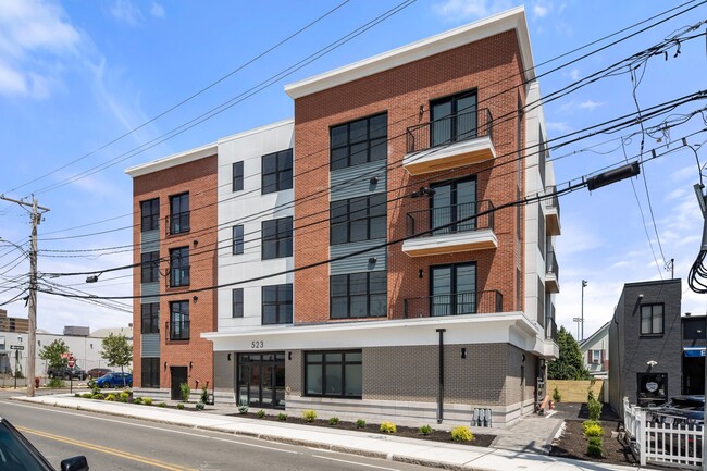 Building Photo - 523 2nd St