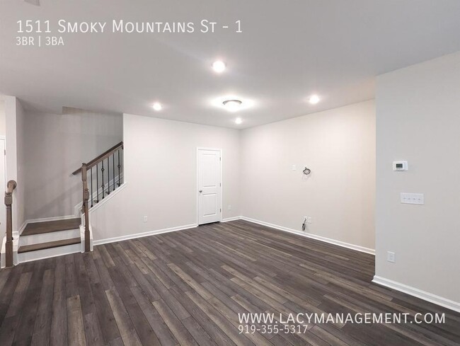 Building Photo - 1511 Smoky Mountains St