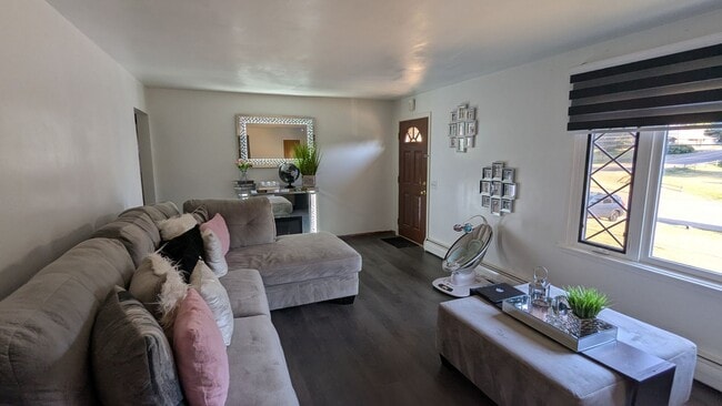 Foto del edificio - Welcome to this gem located in the heart o...