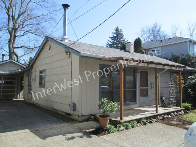 Foto del edificio - Montavilla Cutie! 2bd 1 ba home with Garag...