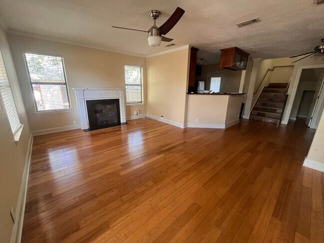 Foto del edificio - 7bed/6.5bath + 3 car garage and carport