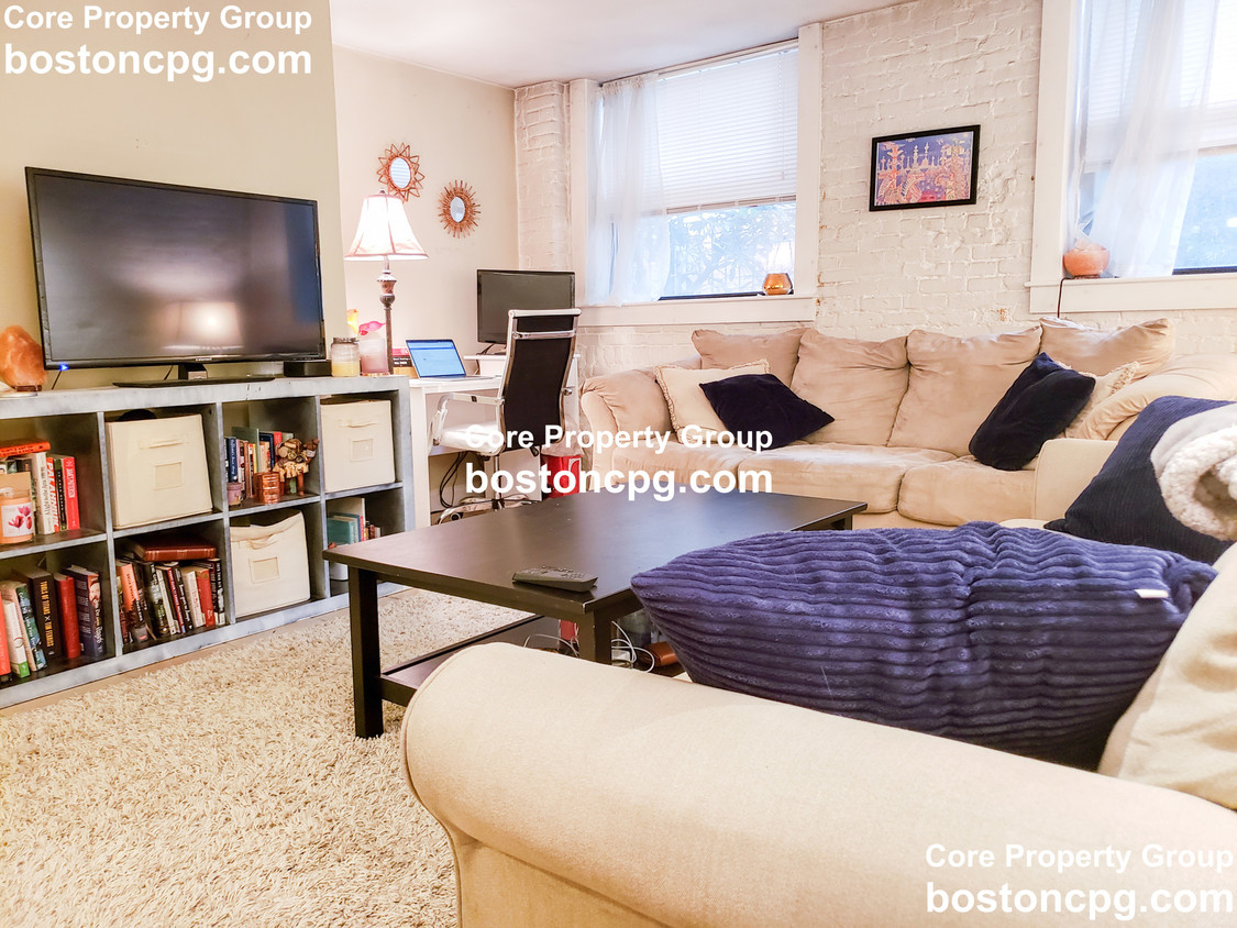 Foto principal - 15 Greenough Ln