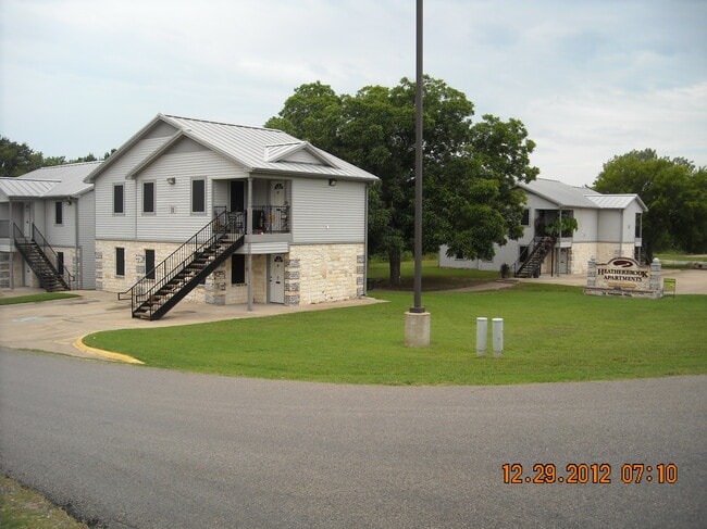 Three building complex - 112 Tawakoni Trl
