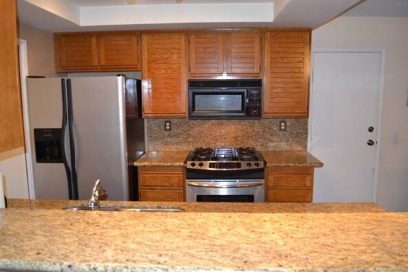 Building Photo - 25275 Tanoak Ln