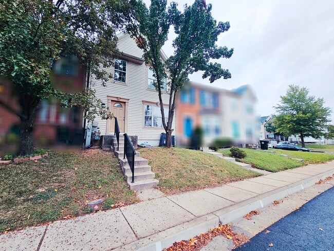 Building Photo - 605 Villager Cir