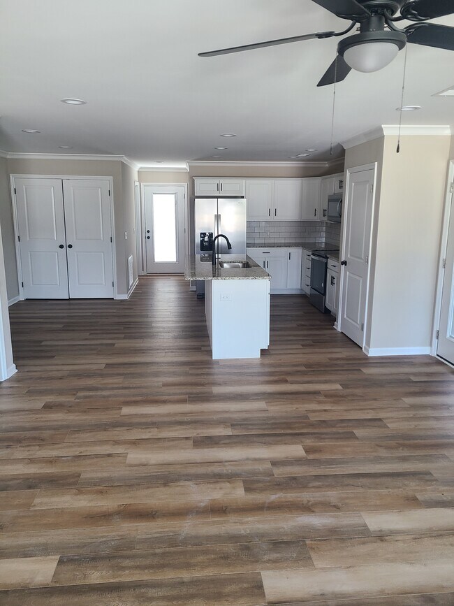 Kitchen/Dining - 1002 Judah Bear Blvd