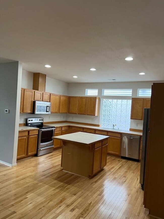 Foto del edificio - Lakeland Hills 2 Story, 4 Bed, 2.5 Bath Ho...