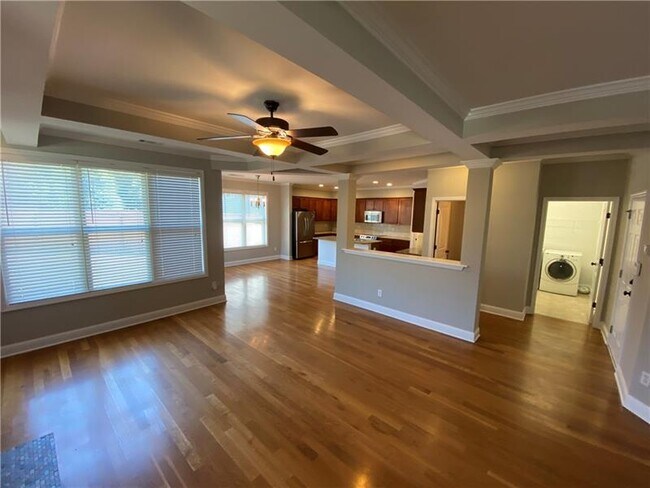 Building Photo - 3116 Silver Hill Terrace SE