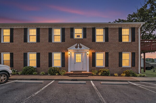 Building Photo - 405 Erle Crescent