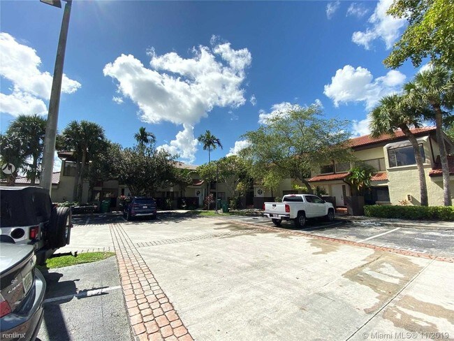 Building Photo - 1 br, 1 bath Condo - 9675 SW 138th Ave QA2R
