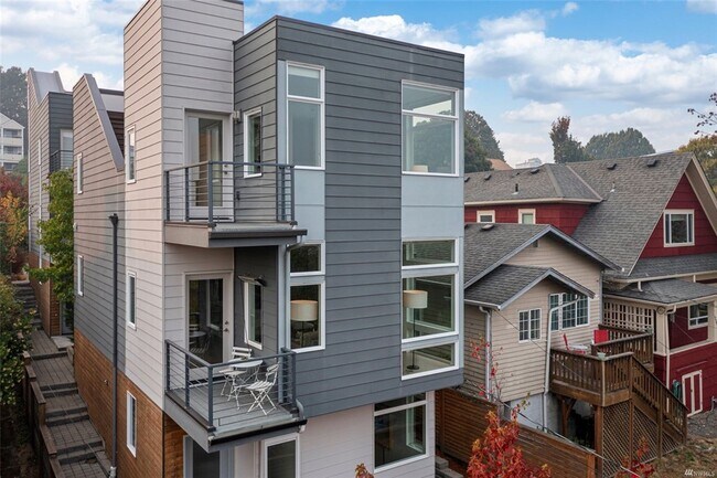 Building Photo - 1729 25th Ave