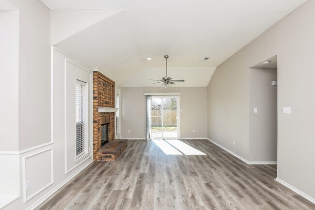 Building Photo - Spacious 3-Bedroom Home in Arlington, TX