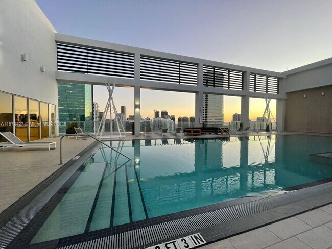 Foto del edificio - 151 SE 1st St