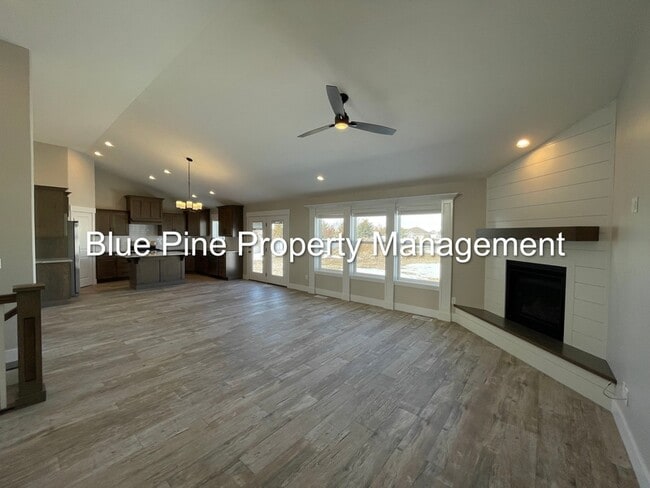 Building Photo - 3811 E 106 N