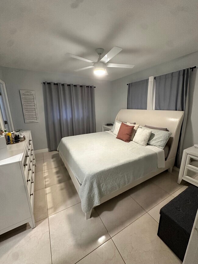 Building Photo - 137 NE 10th St