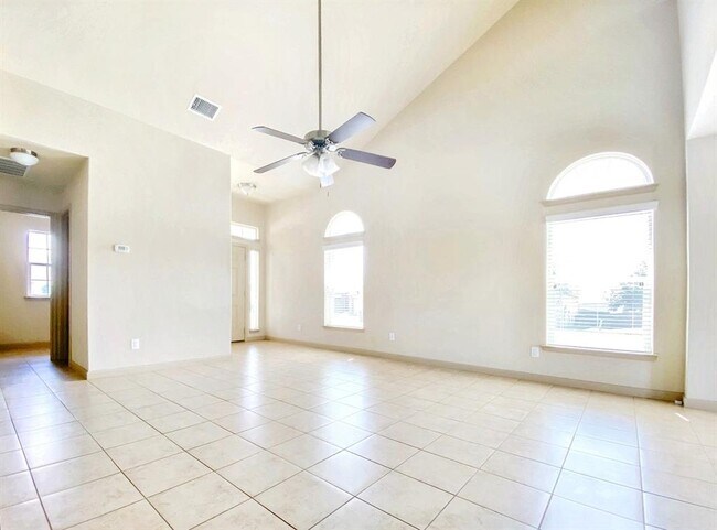 Building Photo - 723 Spectrum Dr